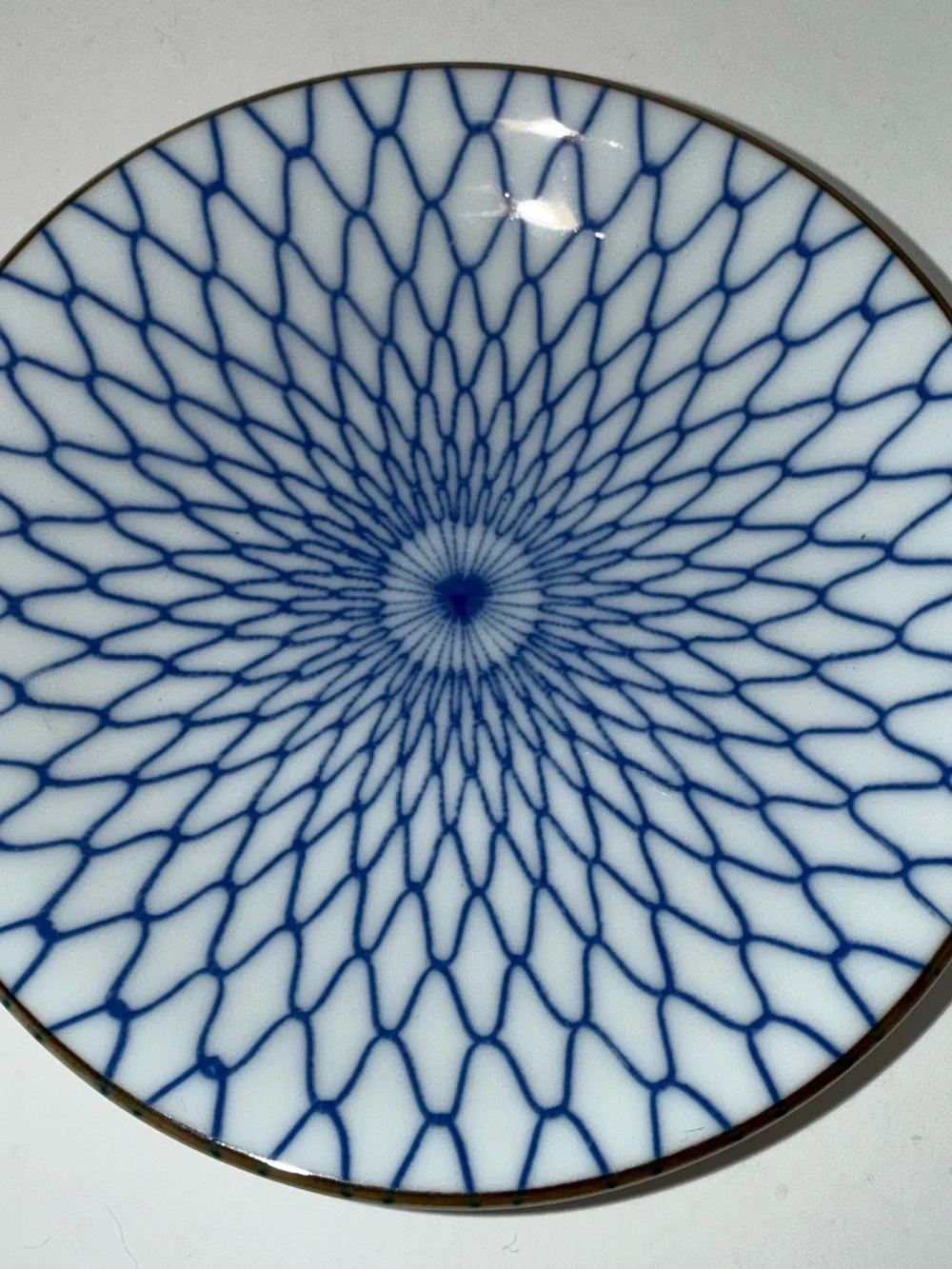 Japanese Ceramic plate w/intricate fishnet design and gold trim